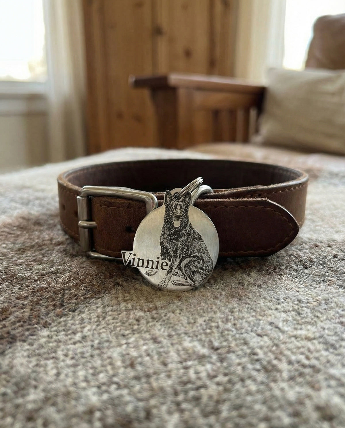 Life-Like Round Collar Tag